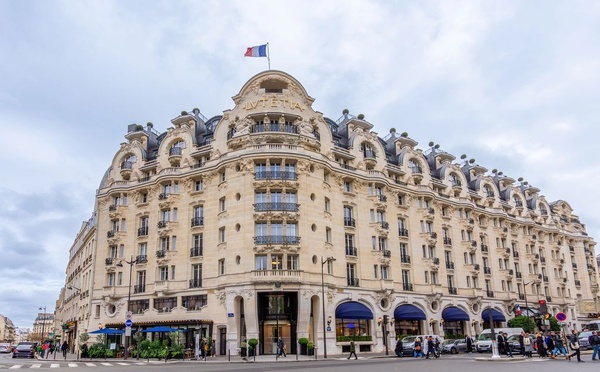 Installé à l'angle du boulevard Raspail, le Lutetia est le seul Palace de la rive gauche à Paris (© Deposit Photos)