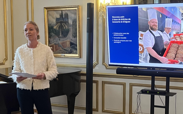 Hedda Felin, CEO d'Hurtigruten, dans les salons de l'ambassadeur de Norvège à Paris, a insisté sur la qualité de la gastronomie à bord des bateaux - Photo LG