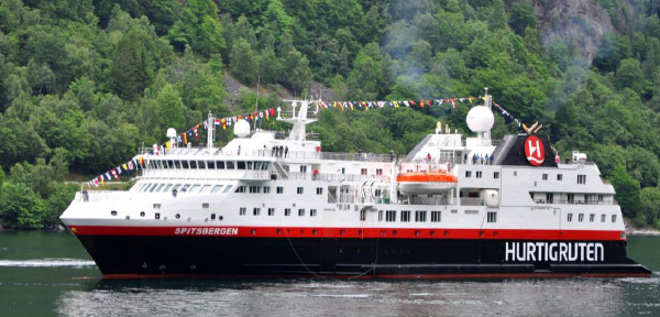 Norvège : Hurtigruten baptise le MS Spitsbergen sous le soleil de minuit