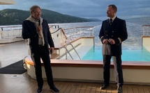 Ponant prend une participation majoritaire dans Aqua Expeditions. Hervé Gastinel à gauche et Malo Bessec Commandant à bord du Champlain. - Photo CE